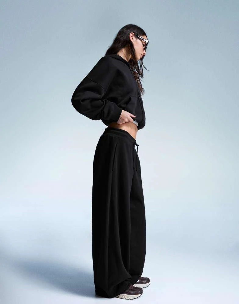 Bershka Bershka Plush barrel trousers in black 4