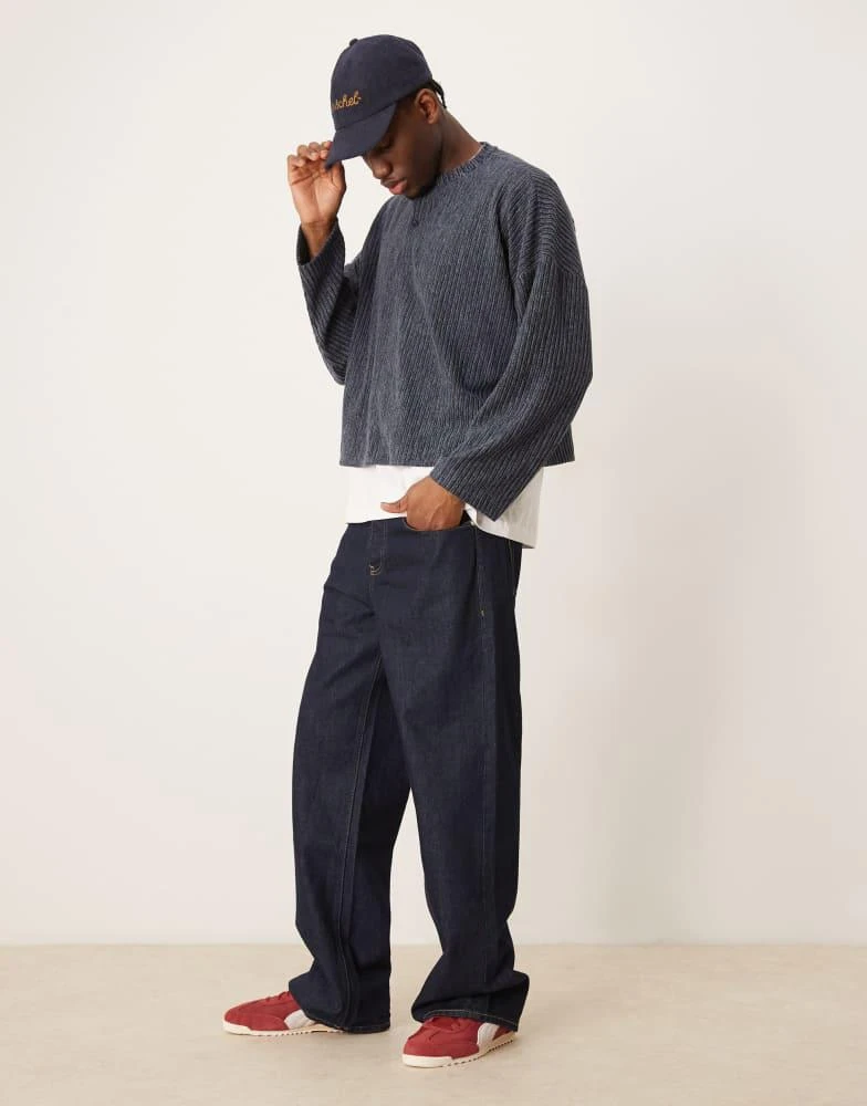 ASOS ASOS DESIGN super oversized cropped long sleeve t-shirt with henley neck in ribbed grey marl 2