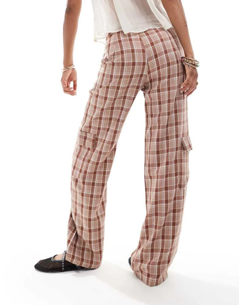 Daisy Street Daisy Street wide leg cargo trousers with detachable chain in monochrome check 2