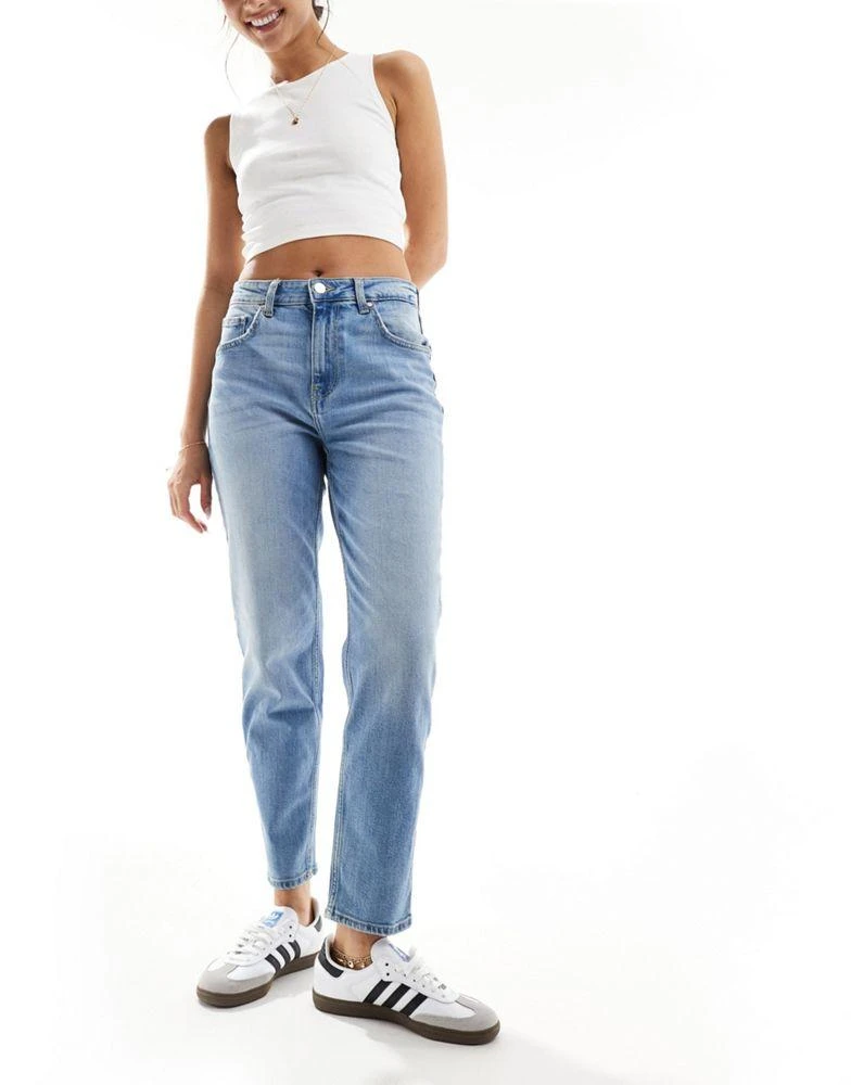 Bershka Bershka comfort fit mom jean in light blue 1