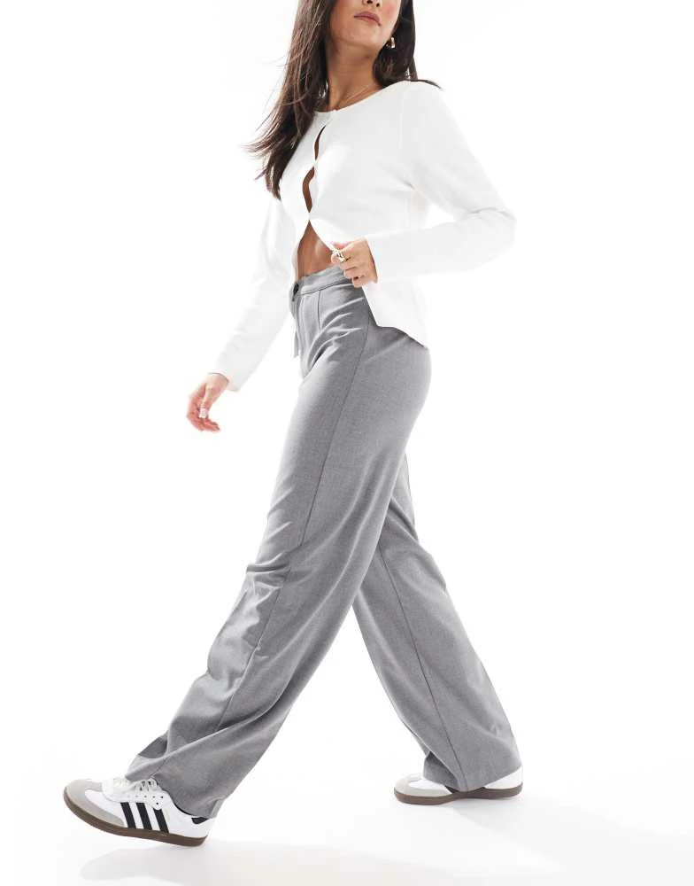 Pull&Bear Pull&Bear high waisted straight leg tailored trousers in grey 2