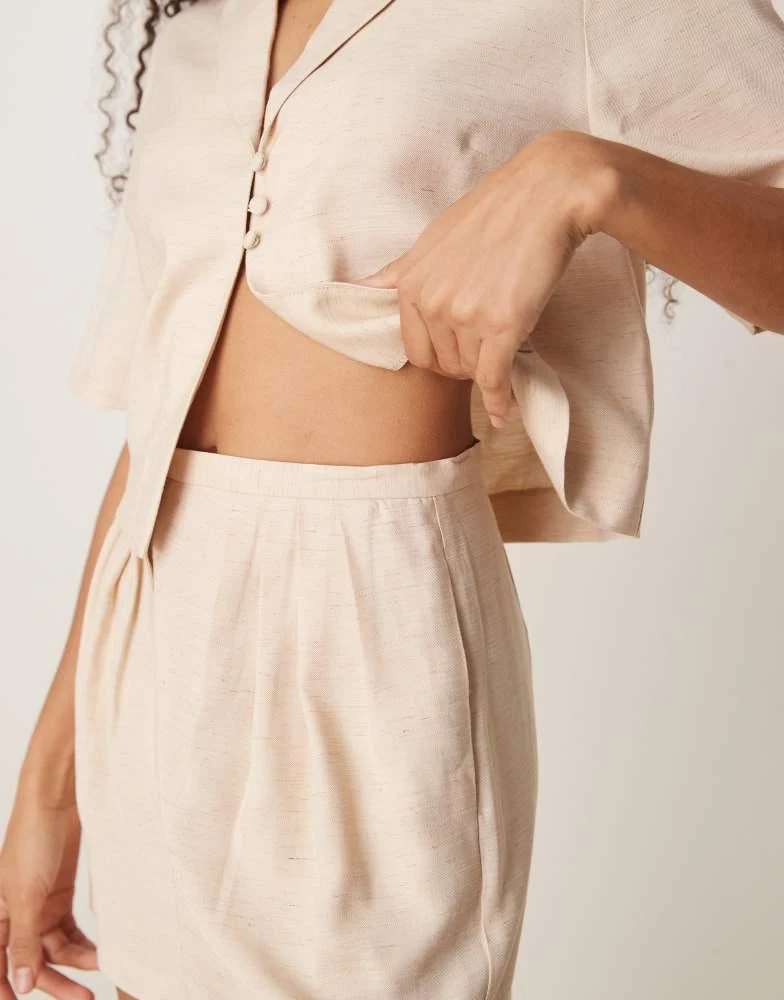 ASOS ASOS DESIGN tailored pleated shorts in off white 4