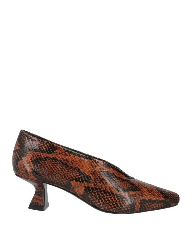MERCEDES CASTILLO Pump 1