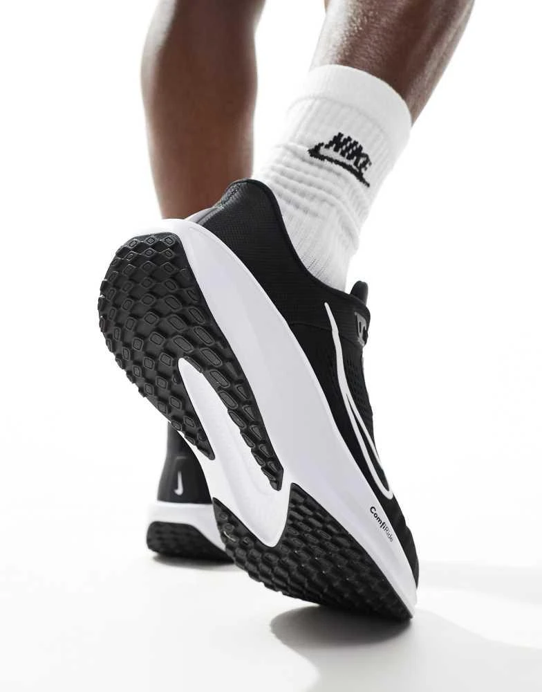 NIKE Nike Running Quest 6 trainers in black 5