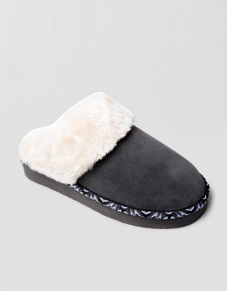 AE Minnetonka Cerise Slipper