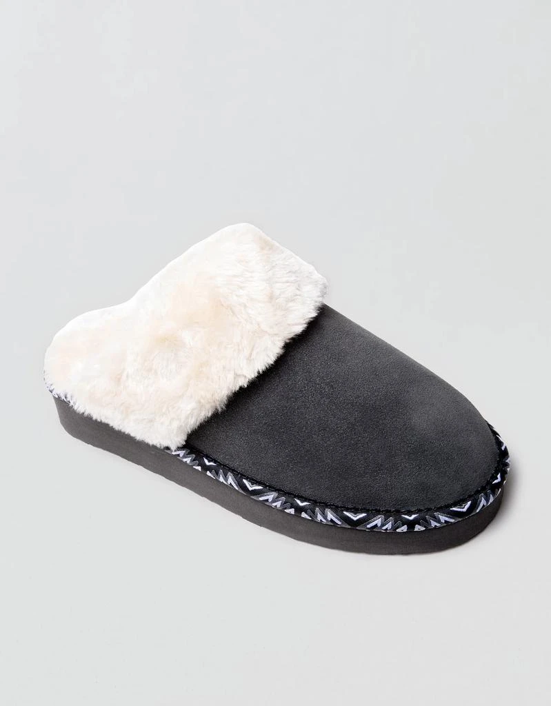 AE Minnetonka Cerise Slipper 1