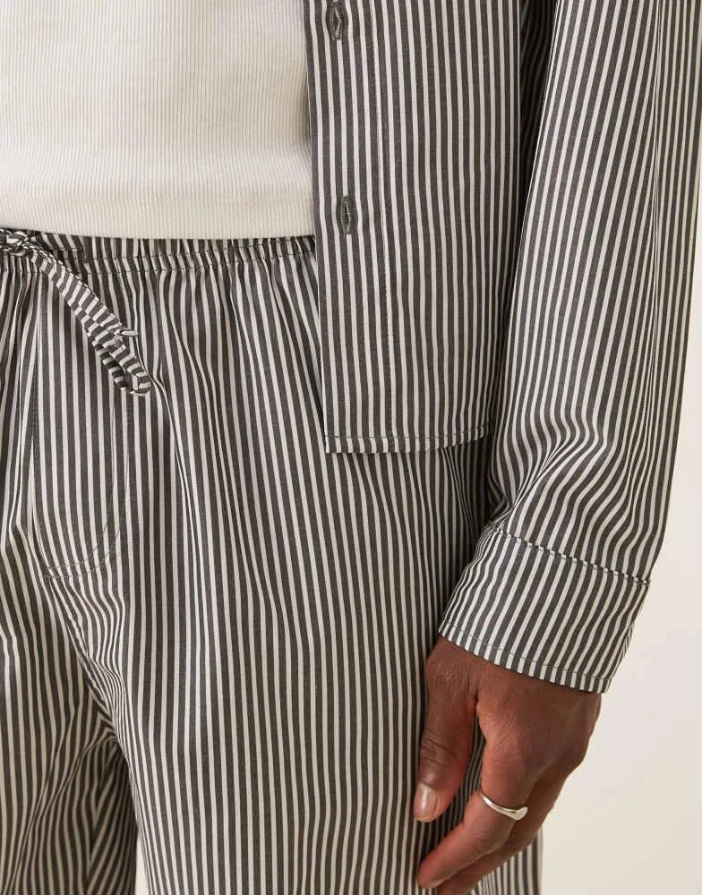 ASOS ASOS DESIGN co-ord stripe short in grey 5