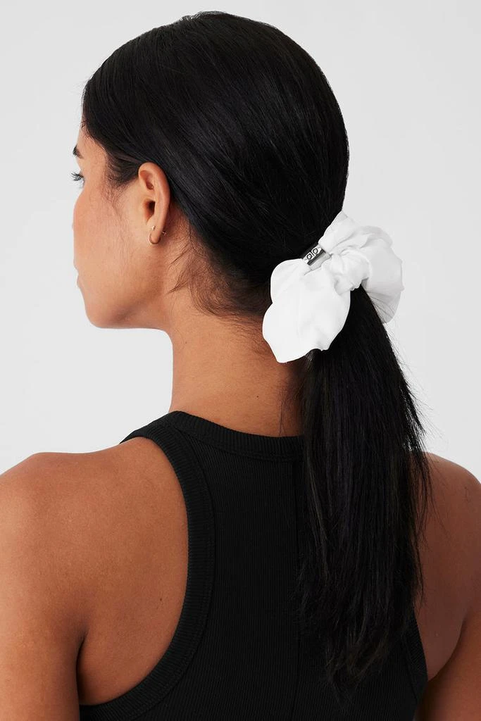 Alo Bead It Oversized Scrunchie - Crystal Clear Blue 2