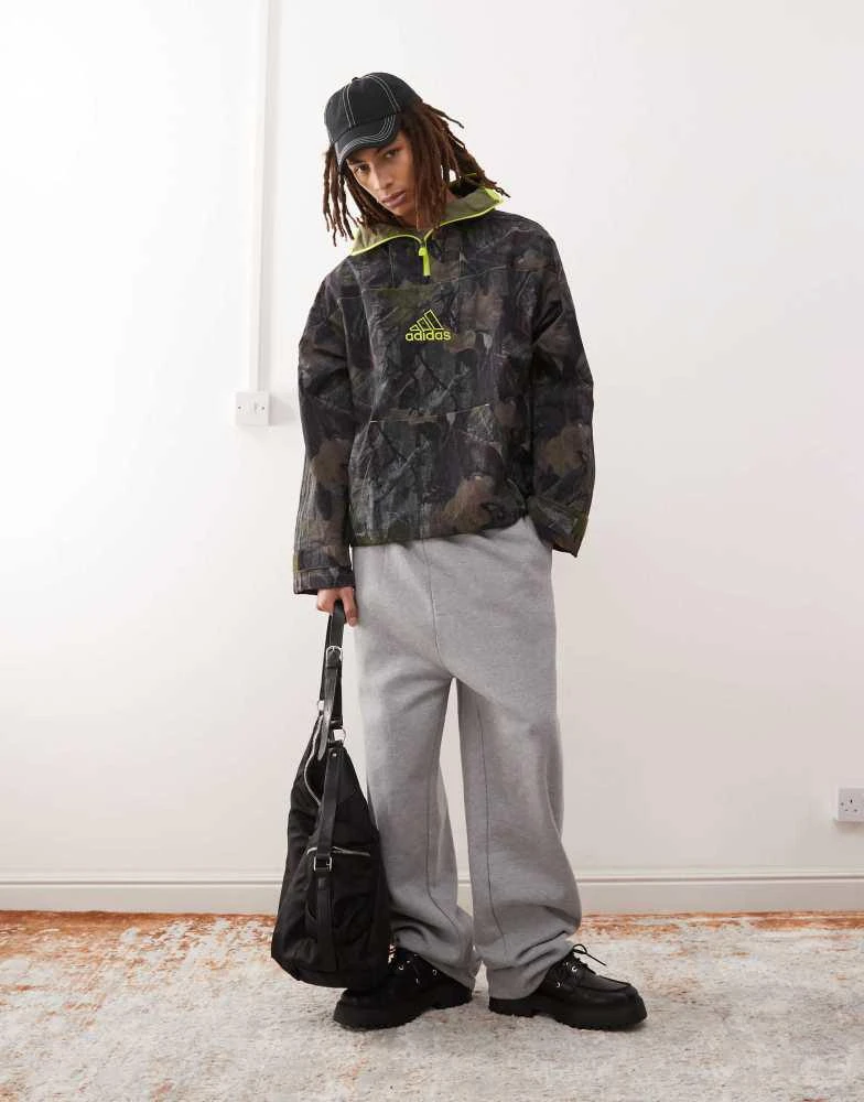 Adidas adidas Originals Camo Jacket Q1 in green 1