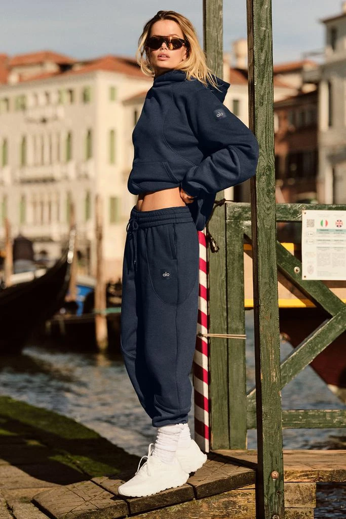 Alo Make Waves Sweatpant - Navy Tonal 2