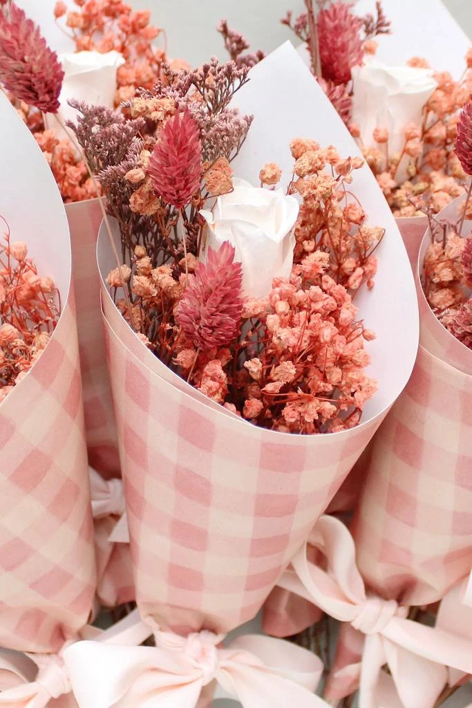 Roxanne
s Dried Flowers Roxanne’s Dried Flowers Petite Pretty In Pink Bouquet 4
