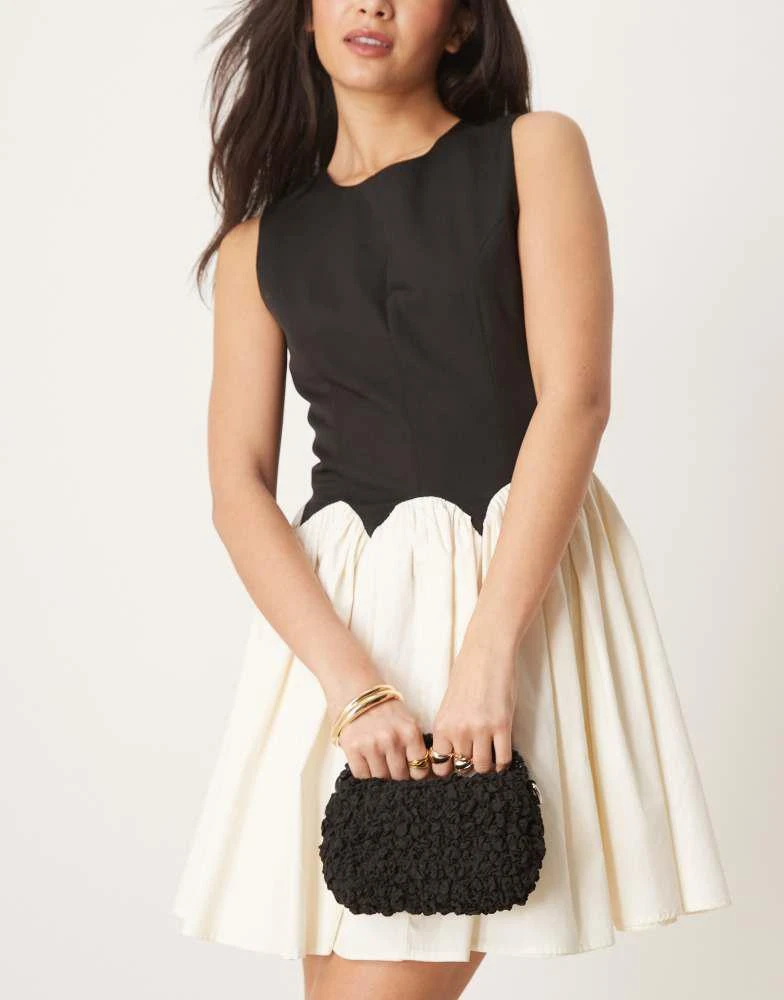 ASOS ASOS DESIGN ruched handle textured grab bag with detachable chain crossbody strap in black 2