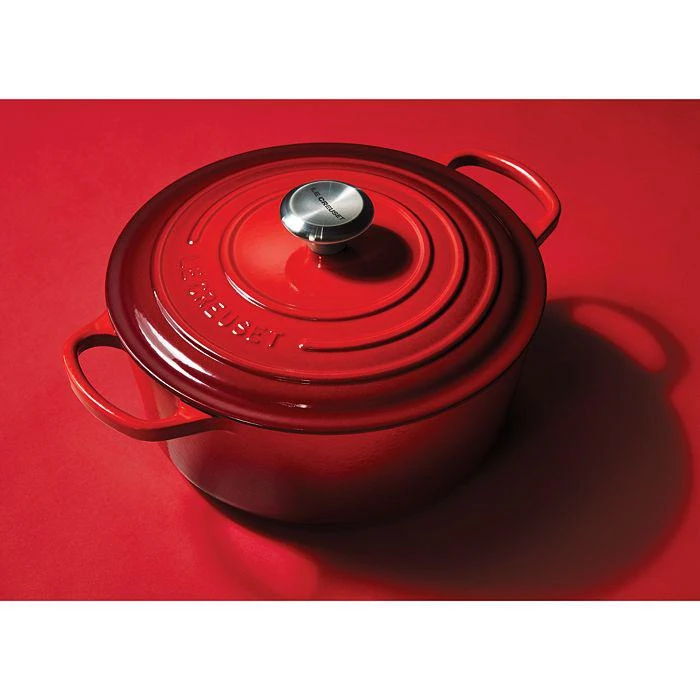Le Creuset 5.5-Quart Signature Round Dutch Oven 7