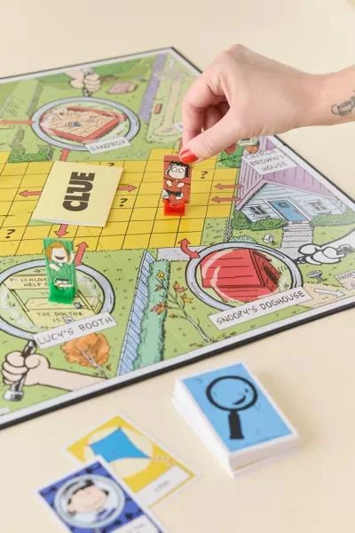 Urban Outfitters Clue: Peanuts Snoopy Board Game 3