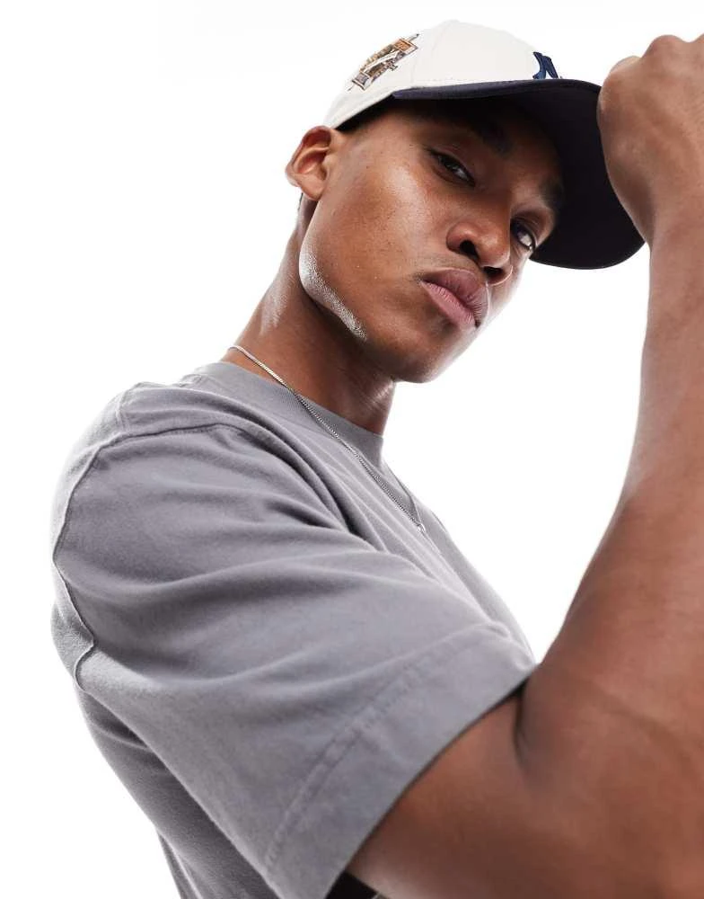 HOLLISTER Hollister heavyweight boxy fit washed t-shirt in grey 3