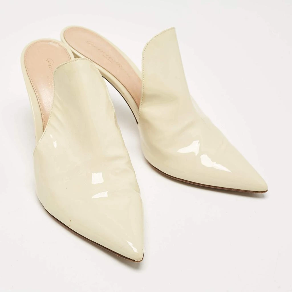 Gianvito Rossi Gianvito Rossi Cream Patent Leather Aramis Mules Size 38.5 4