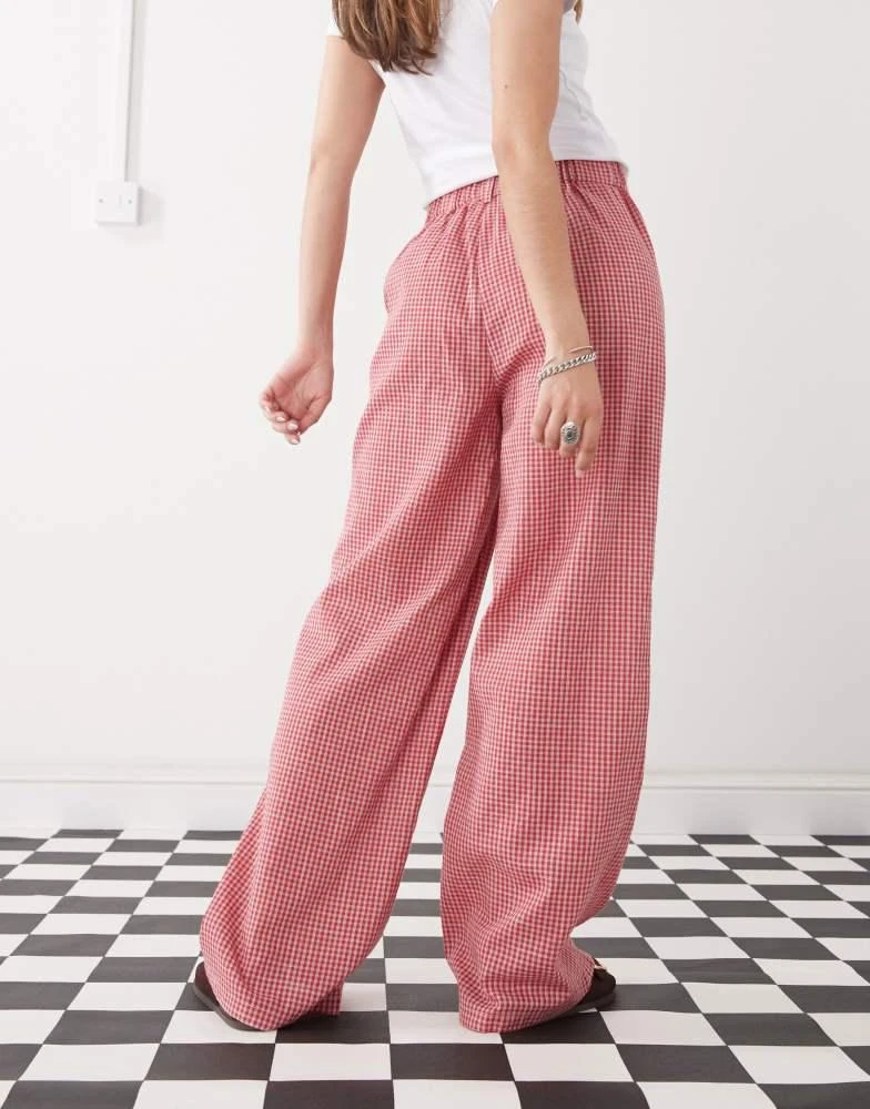 Reclaimed Vintage Reclaimed Vintage baggy tailored linen look trouser in red gingham 3