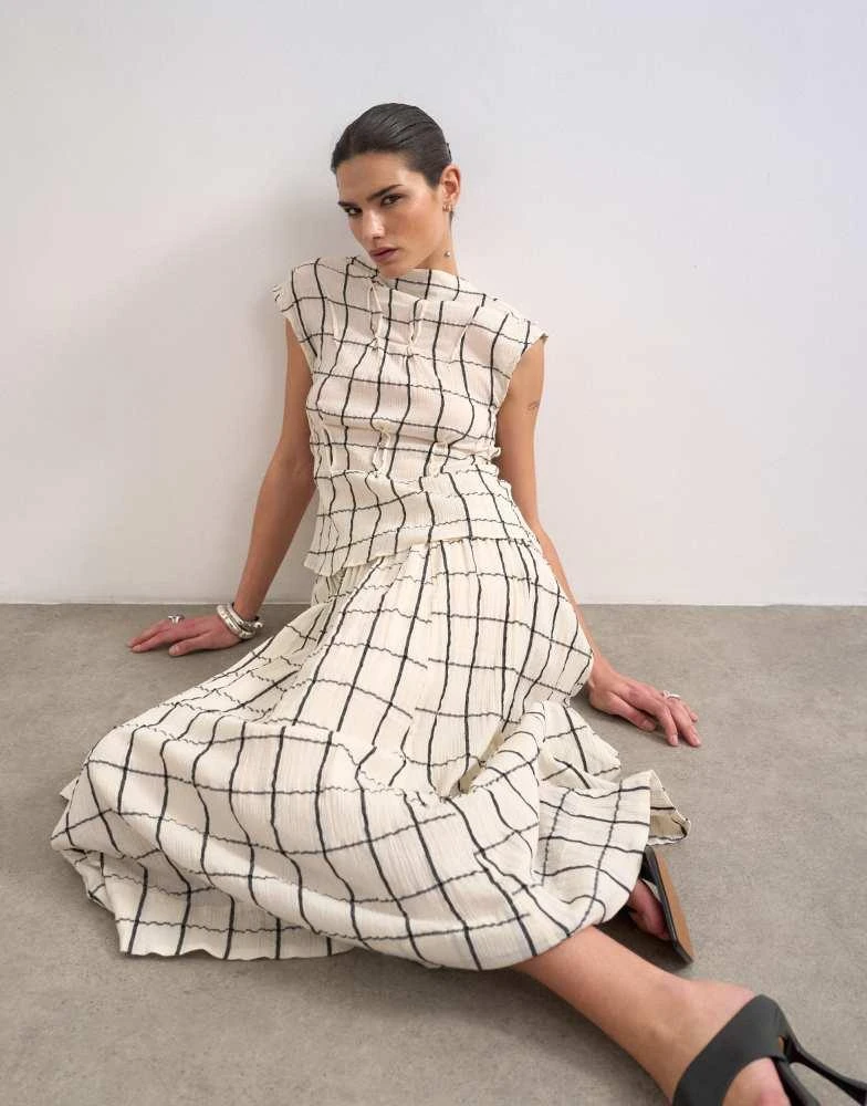 Topshop Topshop sleeveless pin tuck crinkle top in windowpane check
