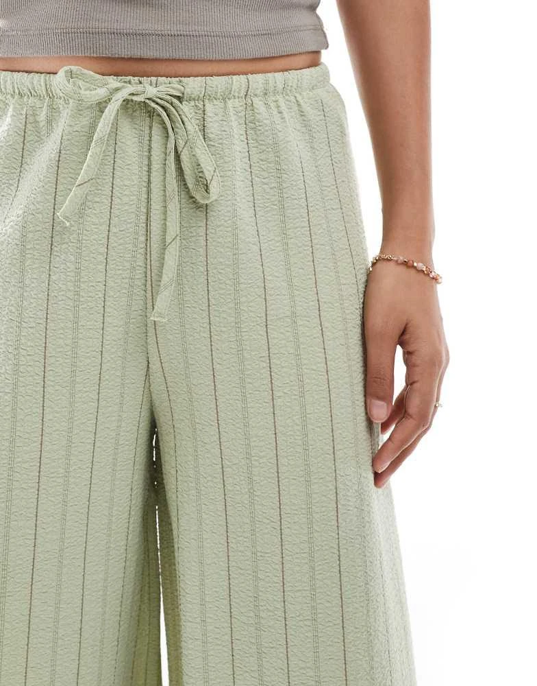 Stradivarius Stradivarius Petite linen look wide leg trouser in khaki stripe 3