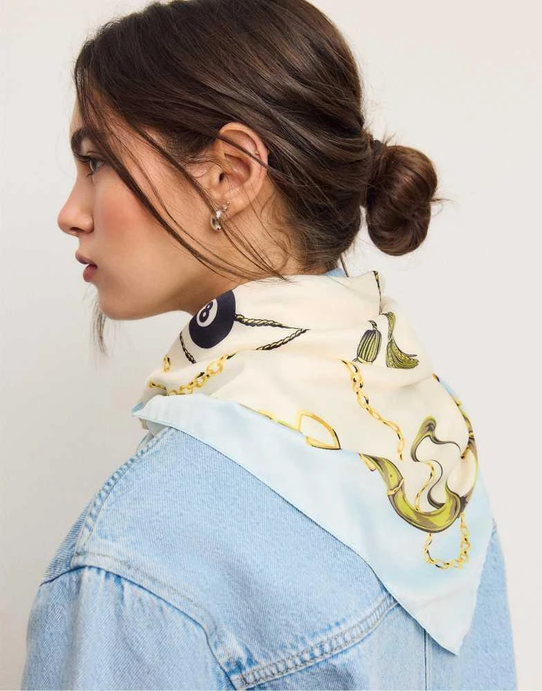 Stradivarius Stradivarius Pom-pom scarf in ecru 2