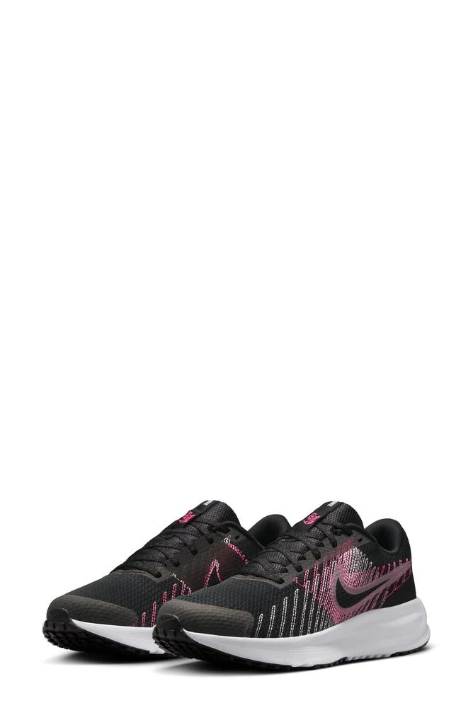 NIKE Run Defy Running Shoe 1