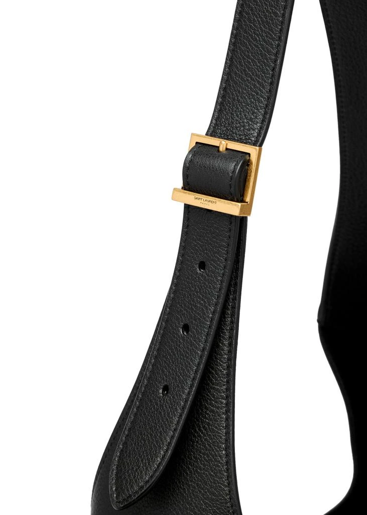 Yves Saint Laurent Le 5 Á large grained leather bucket bag 3