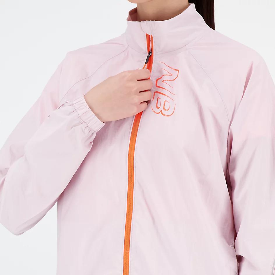 送料&関税込みアウター☆Printed Impact Run Light Pack Jacket NEW BALANCE IMPACT RUN LIGHT PACK PRINTED JACKET - WOMEN