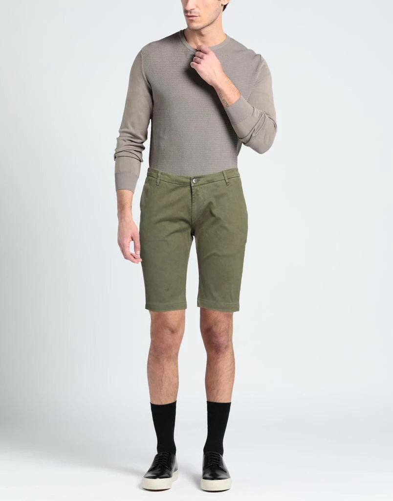 ONE SEVEN TWO Shorts & Bermuda 2