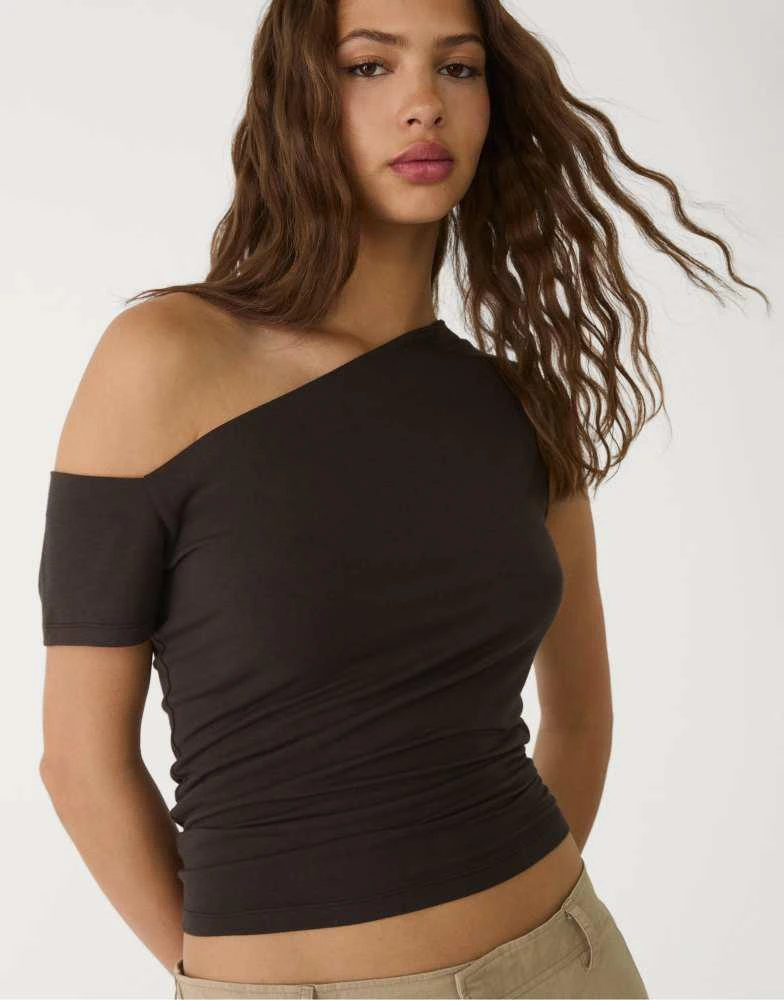Stradivarius Stradivarius asymmetrical neck top in brown 4