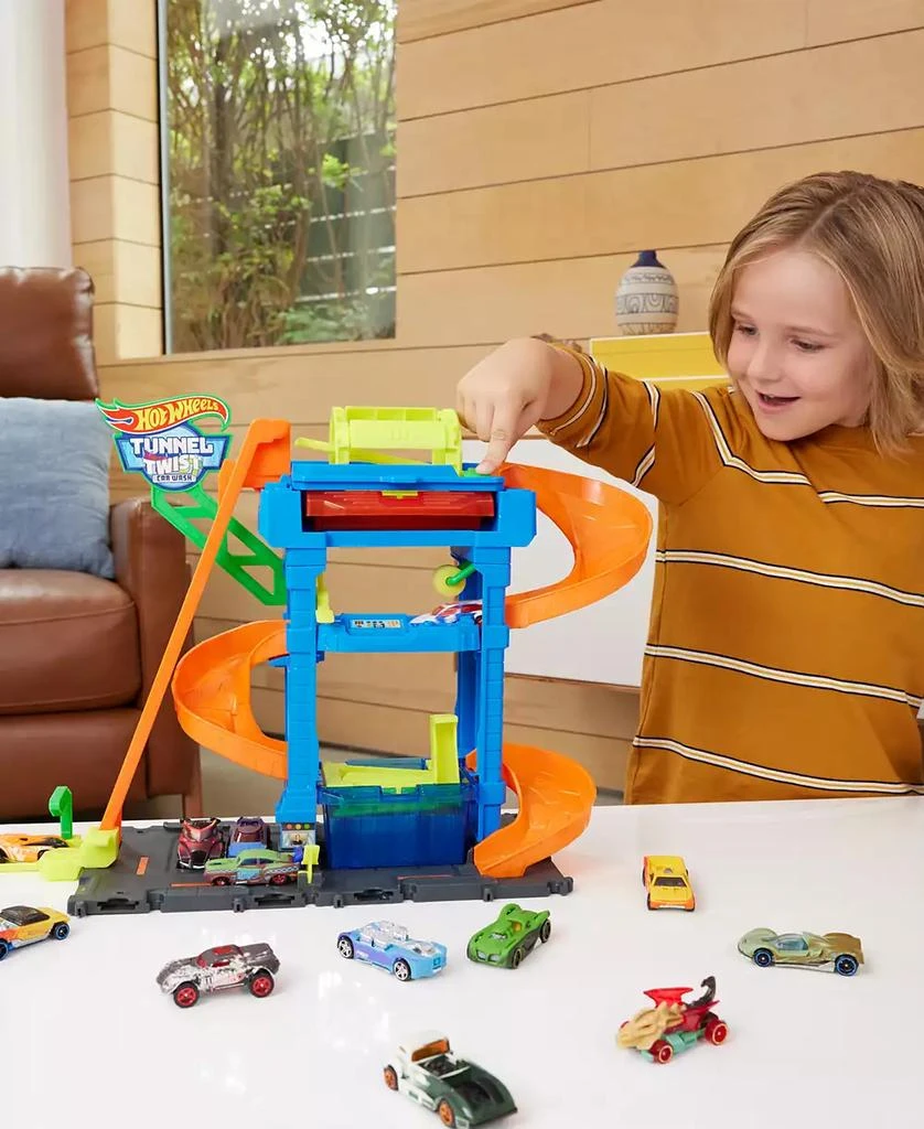 Hot Wheels City Tunnel Twist Car Wash Color Shifters Vehicle 2
