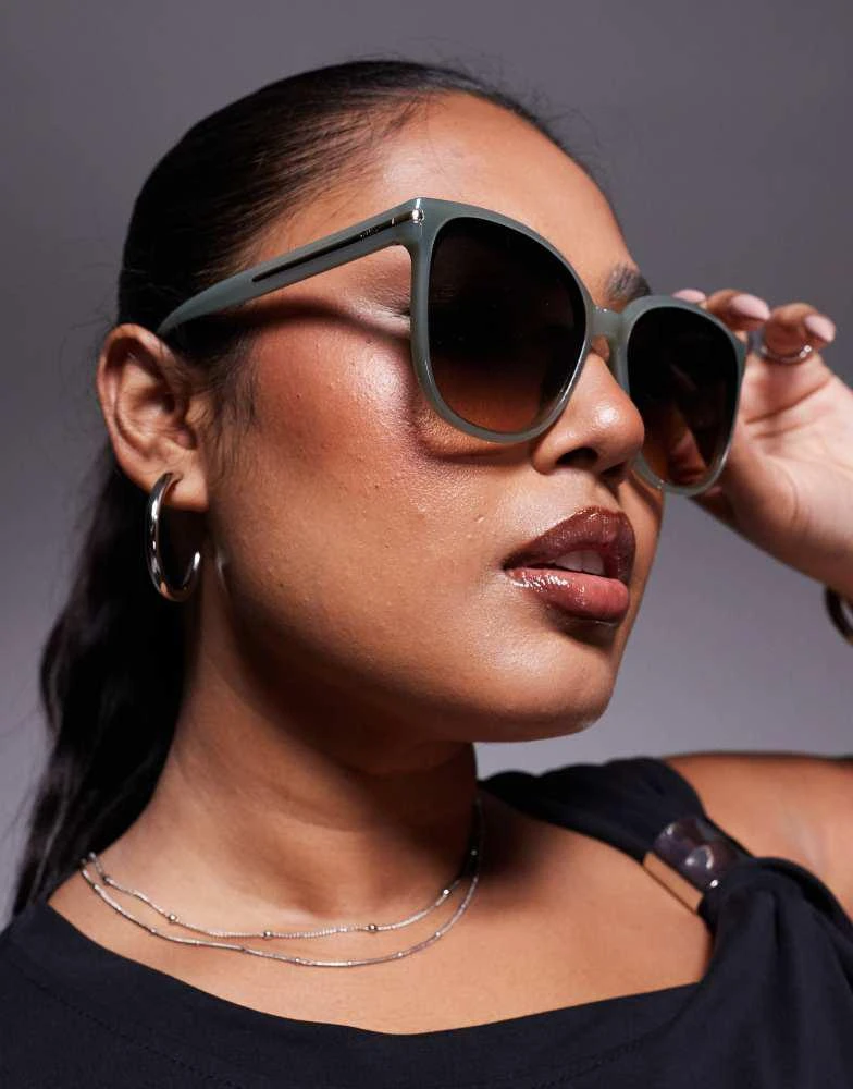 Quay rent free round sunglasses in green – On Sale Now with  display picture 3