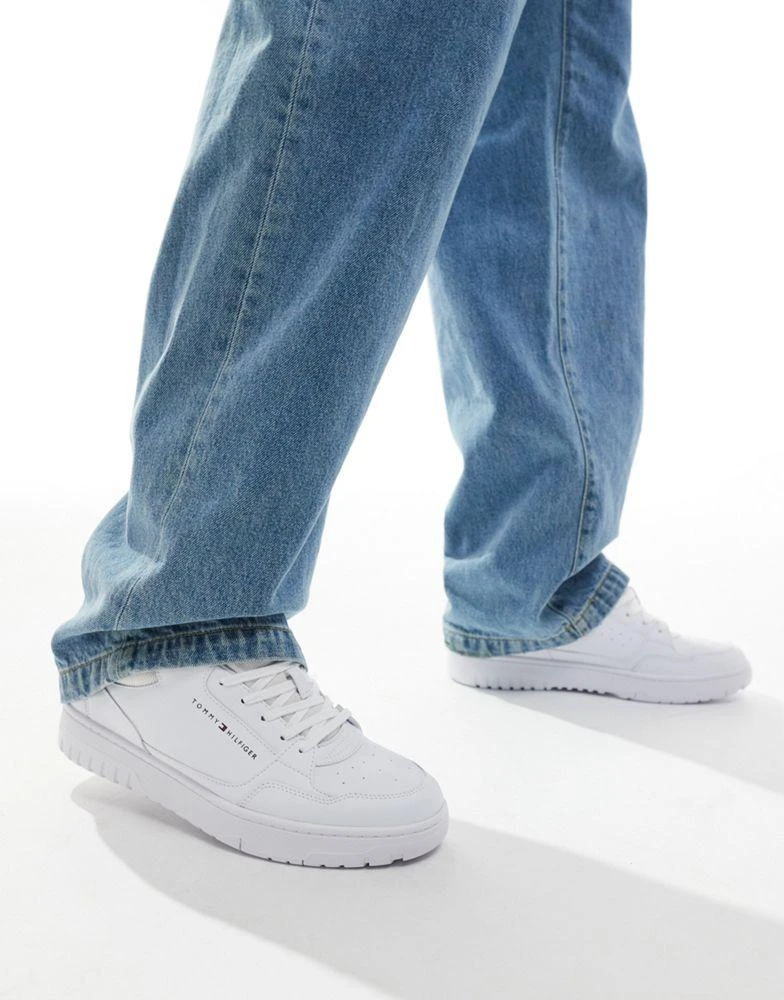 Tommy Hilfiger Tommy Hilfiger Basket essential trainers in triple white 1