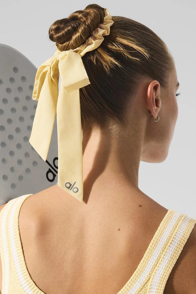 Alo Love Knots Tie Scrunchie - Warm Butter 2