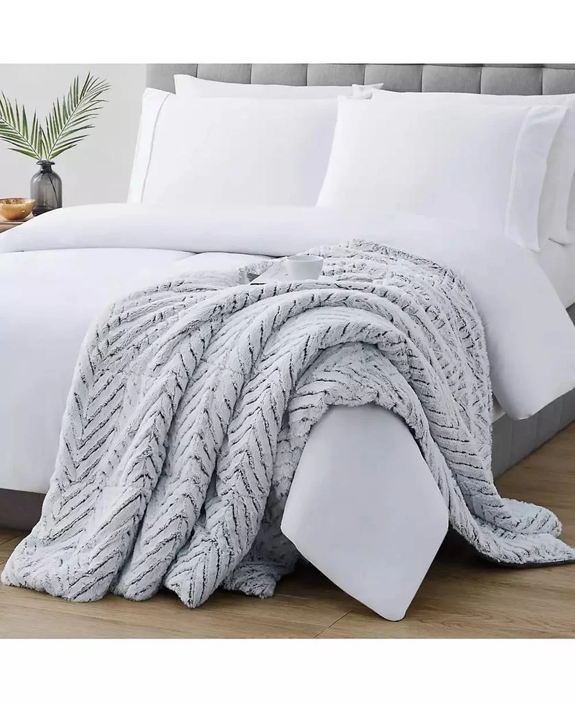 Christian Siriano New York Christian Siriano Gray Chevron Luxury Faux-Fur Throw, 60" x 70" 6
