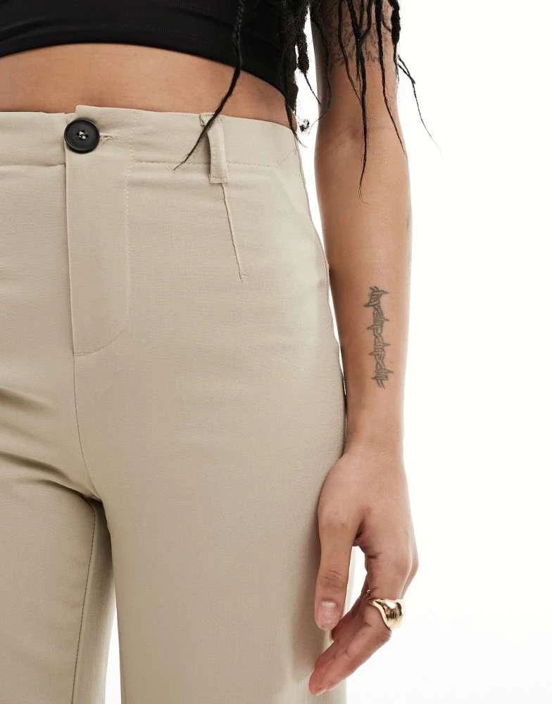Bershka Bershka Petite wide leg slouchy dad tailored trousers in camel 5