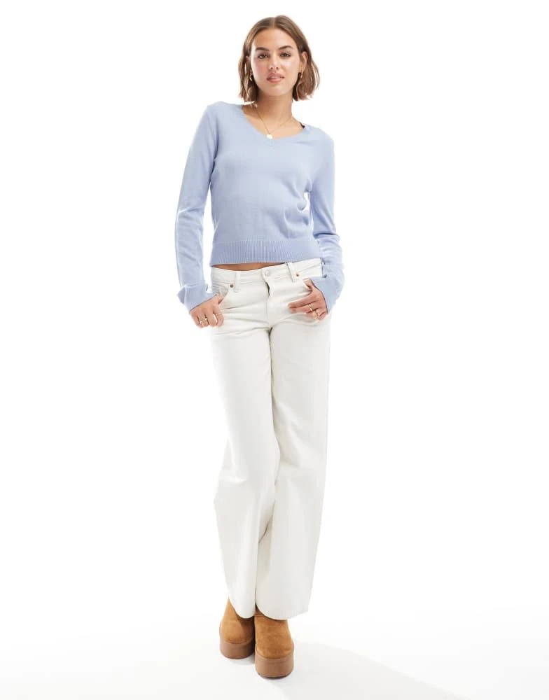 Stradivarius Stradivarius v neck jumper in blue 2