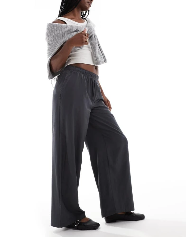 ONLY ONLY pull-on wide leg trousers in charcoal 1