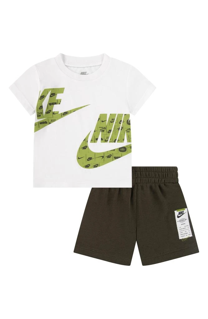 NIKE Sportswear Club Graphic T-Shirt 
Sweat Shorts Set