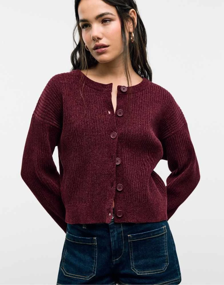 Stradivarius Stradivarius Button-up knit cardigan in aubergine