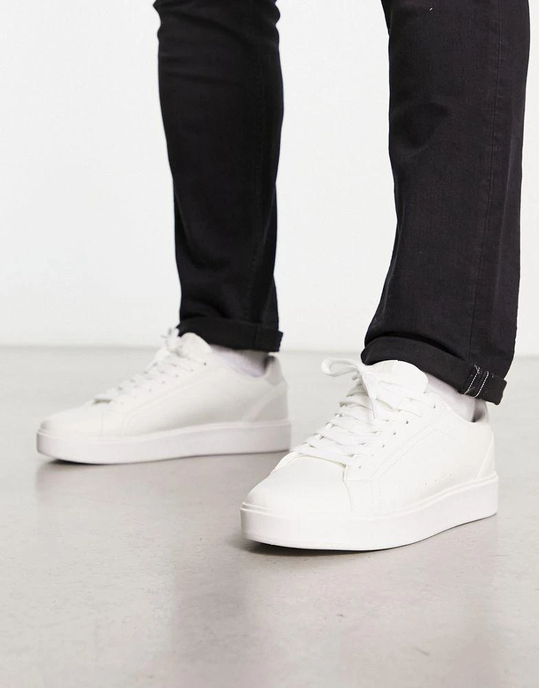 Pull&Bear Pull&Bear basic lace-up trainer in white 2
