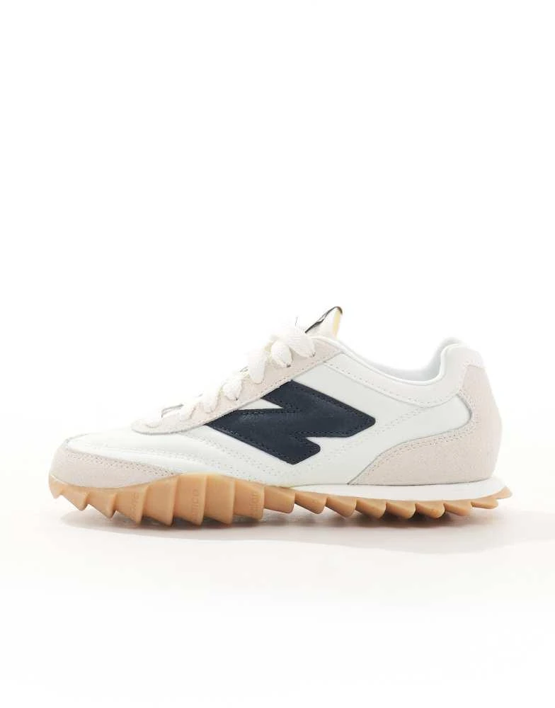 New Balance New Balance RC30 trainers with gum sole in white and navy 2