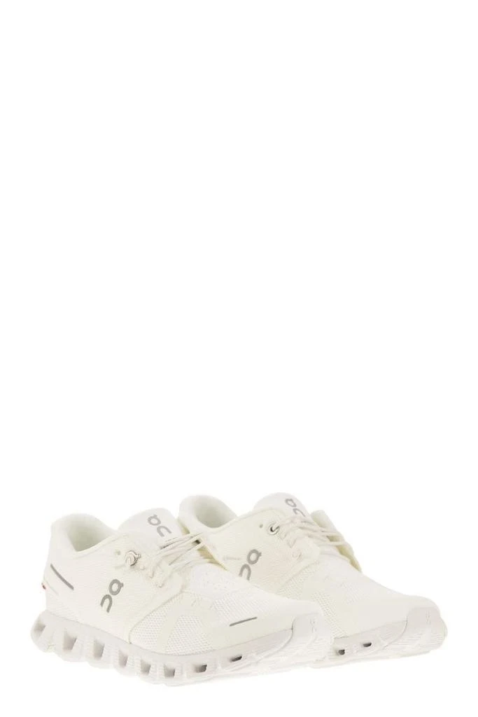 On CLOUD 5 - SNEAKERS 4