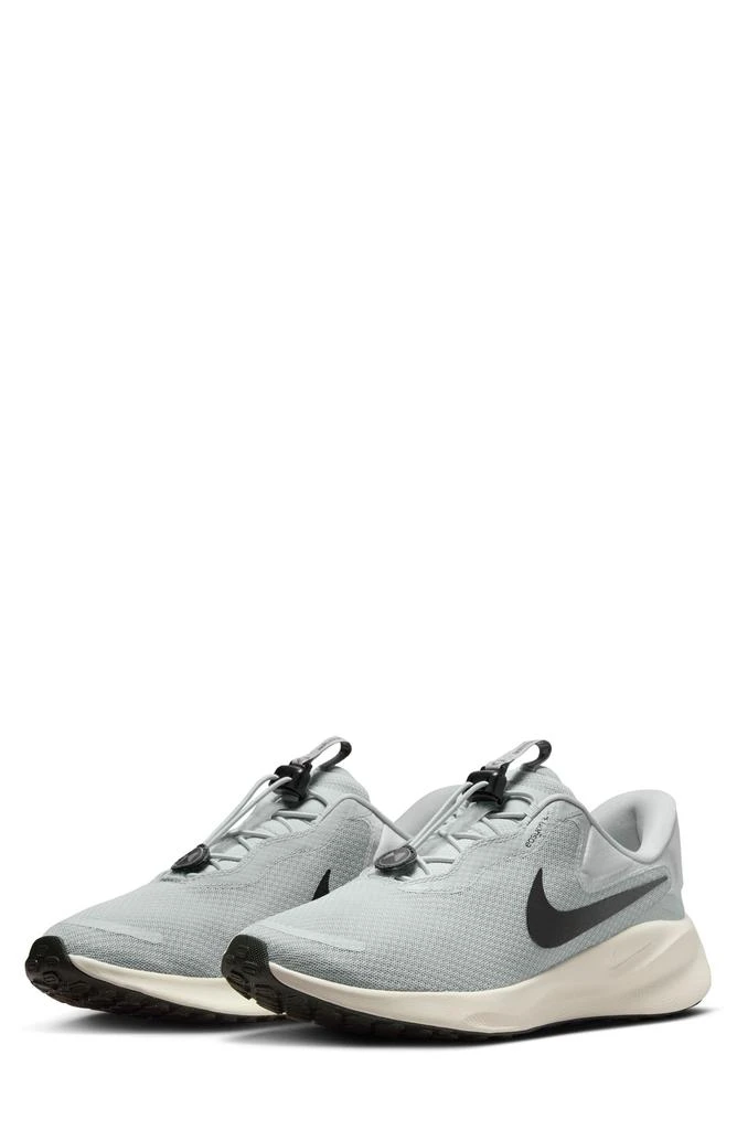 NIKE Revolution 7 Road Running Shoe