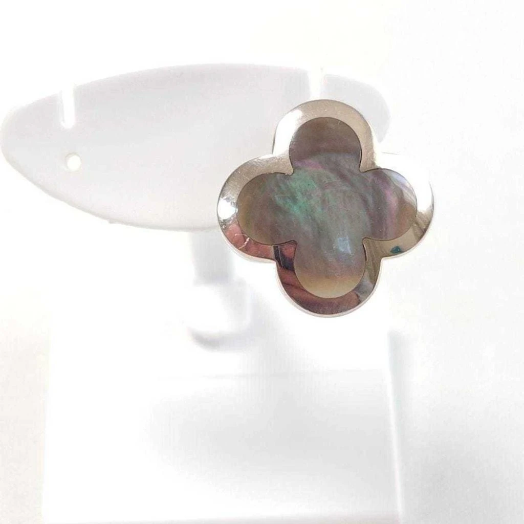 Van Cleef
Arpels gold (18K) Stud Earrings (Pre-Owned)