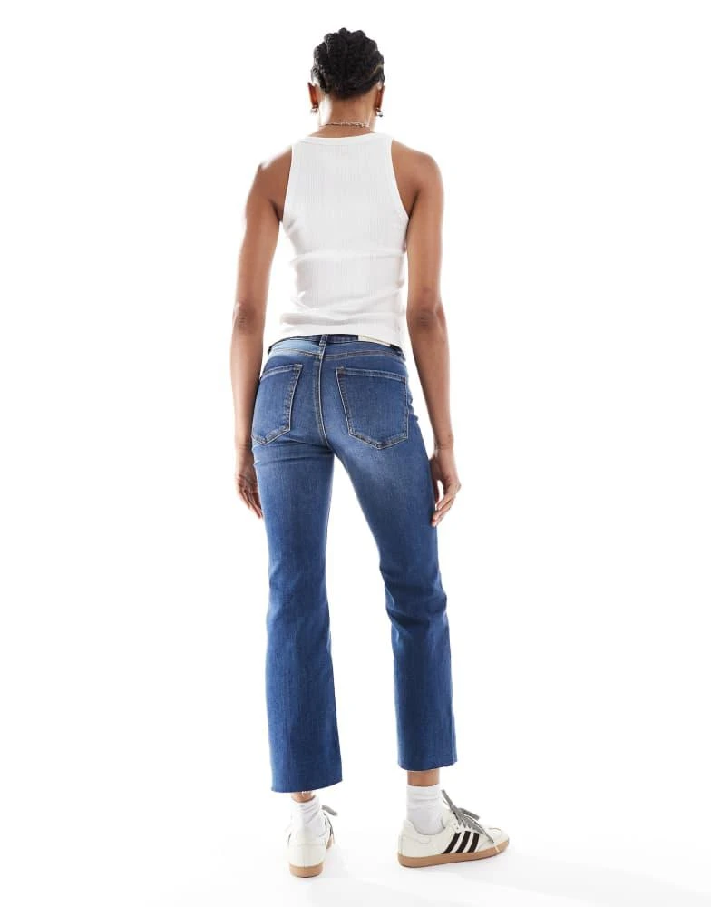 Stradivarius Stradivarius Tall D78 cropped flare jean in medium wash 2