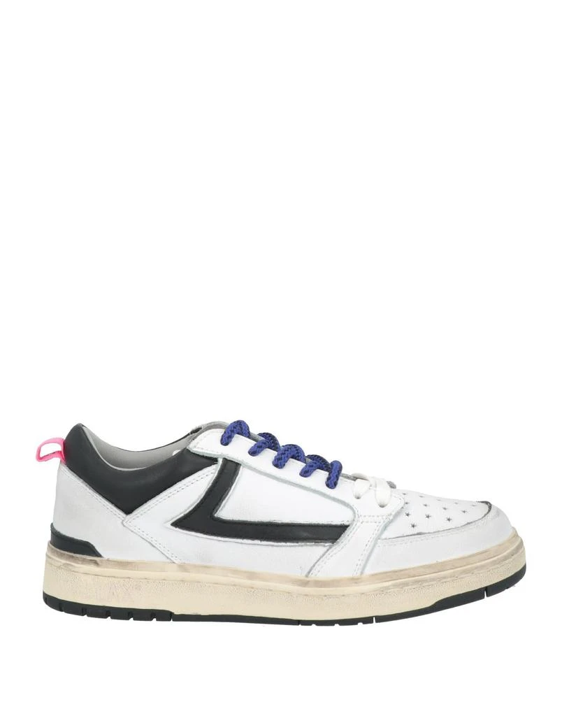 HTC Sneakers 1