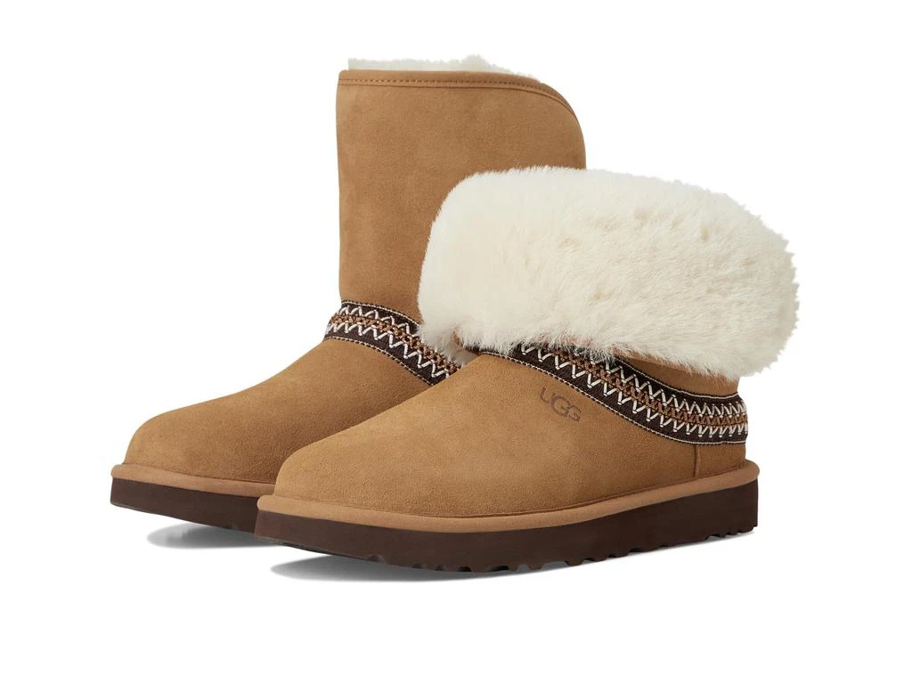 UGG Classic Short Cresent 1