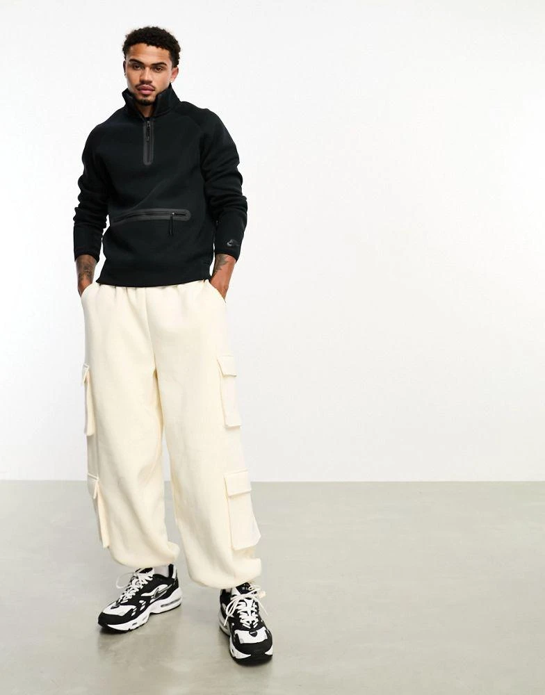 NIKE Nike Tech Fleece Half-zip top in black 1