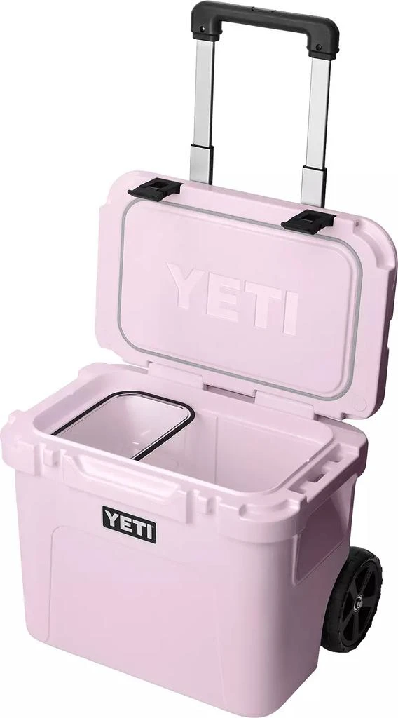 YETI YETI Roadie 32 Wheeled Cooler 2