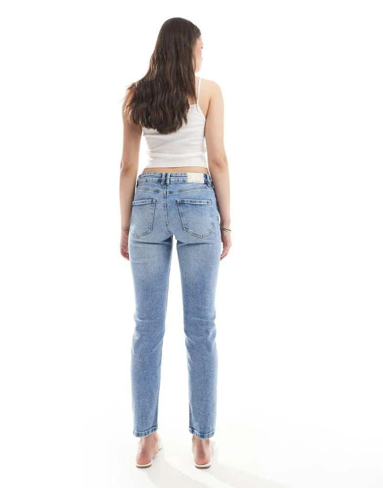 Stradivarius Stradivarius Tall D10 mom slim jean in medium wash 2